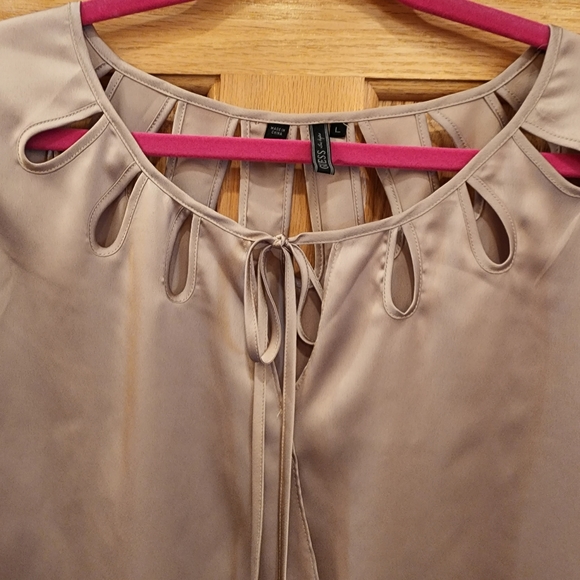 Guess Blouse - Picture 5 of 7